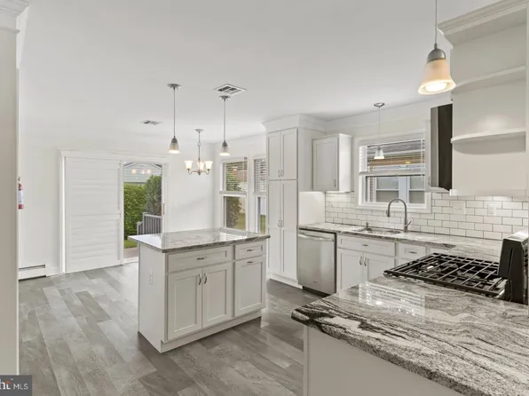 14 Olstins Ct, Toms River, NJ 08757