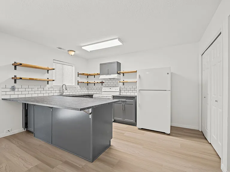 945 S Freedom Blvd #18 — Photo 9