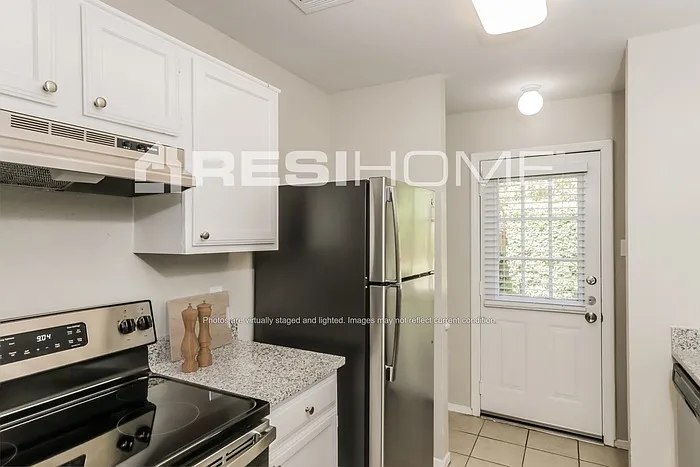 2213 Salerno Dr — Photo 2