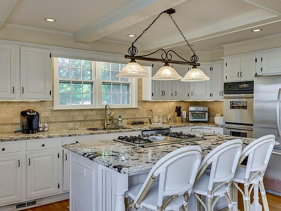 3rd image of 802 Hickman Road