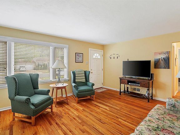 2nd image of 591 Meadowridge Dr