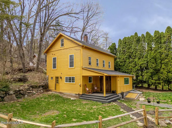 43 Hart St, Great Barrington, MA 01230