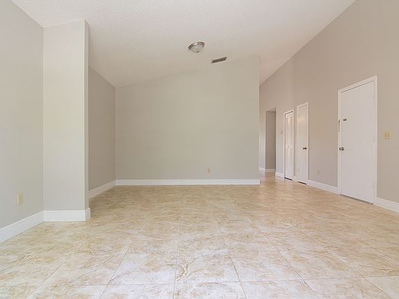 4th image of 4521 Bridgeton Ln