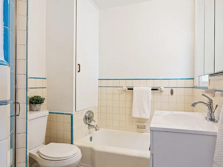 196 Jules Ave — Photo 33