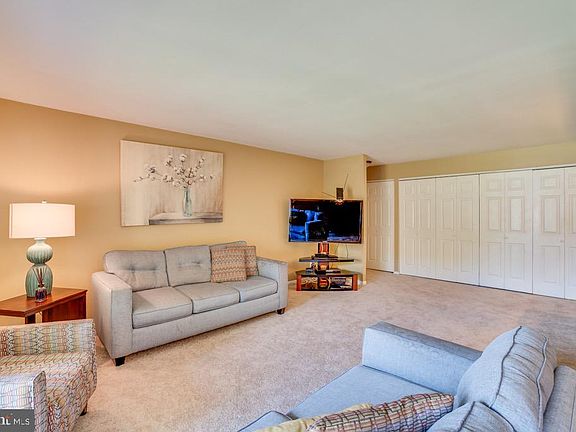 5th image of 4412 Island Pl APT 204