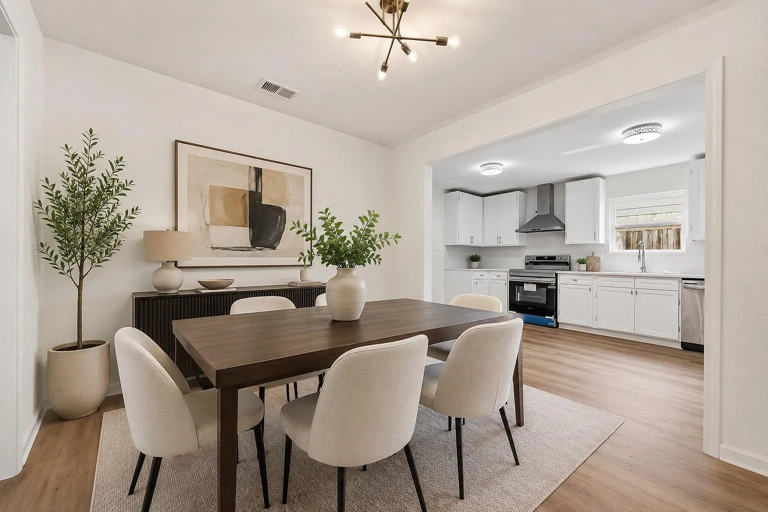 3 bed, 2.0 bath, 1500 sqft, $2,100 — Photo 4