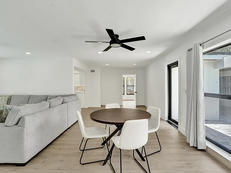 840 SW 3rd St — Photo 7
