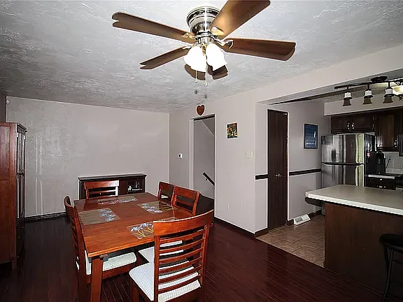 211 Greenwood Dr N — Photo 4