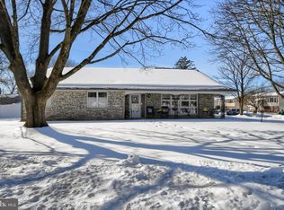 1001 Lakeview Ter, Pennsburg, PA 18073