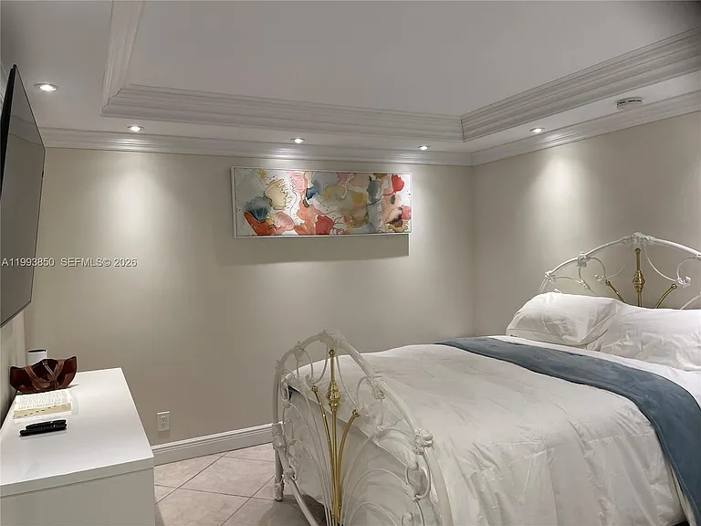 2555 Collins Ave #704 — Photo 8