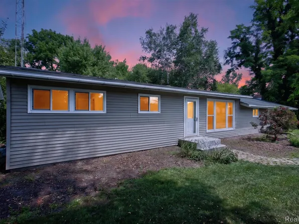 1279 Burnside Rd, North Branch, MI 48461