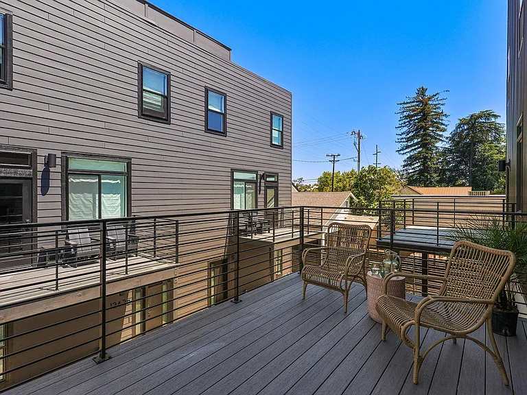 1268 Oregon St — Photo 11