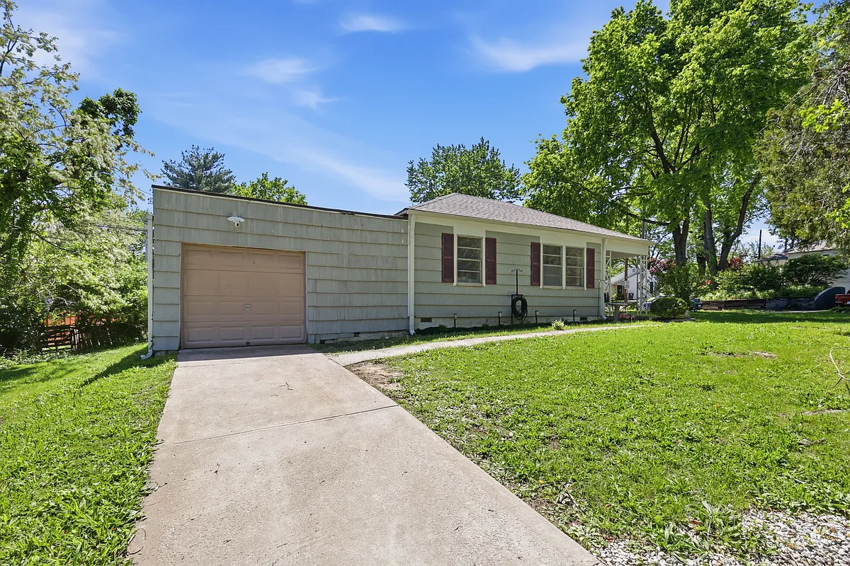 Building Photo - 653 NE 46th St