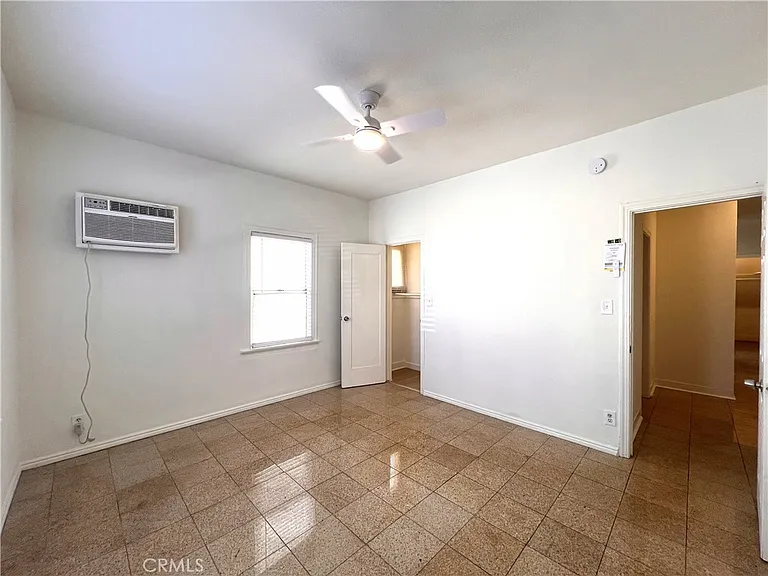 3919 Walton Ave — Photo 8