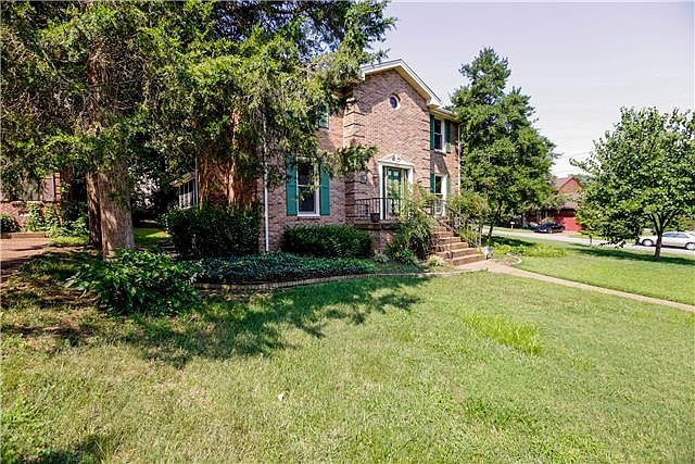 2nd image of 2613 Somerset Dr