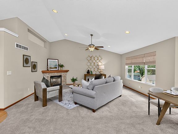 3rd image of 3005 Hart Ave