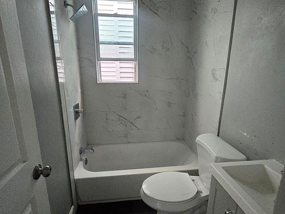 3rd image of 146 36th St APT 3A