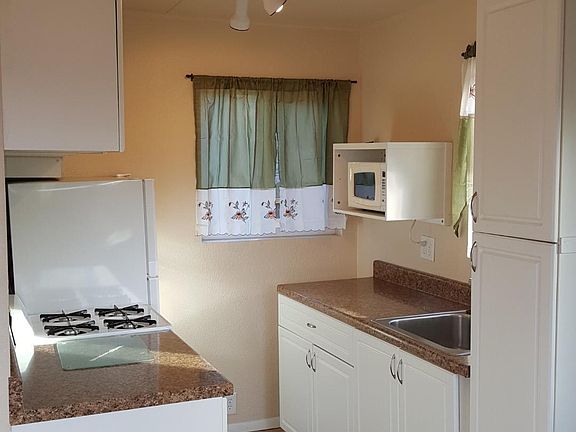 203 1/2 East Missouri - Kitchen