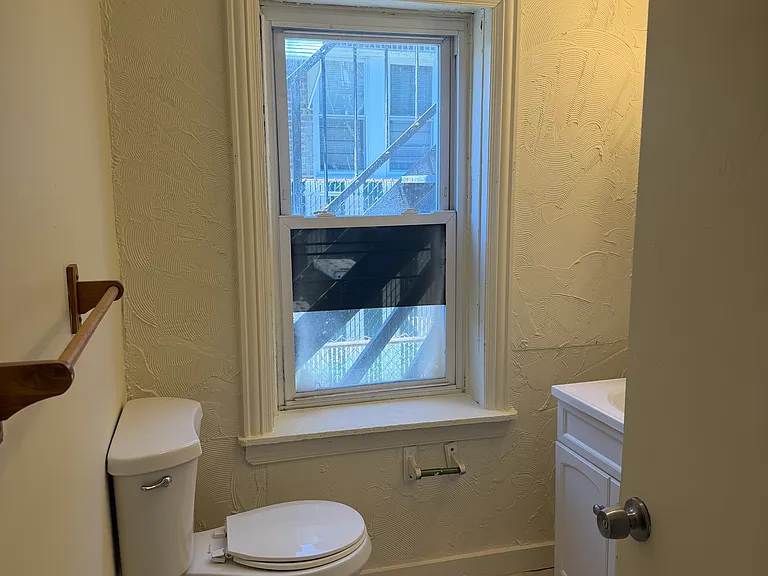 2925 W 3rd St #1 — Photo 5