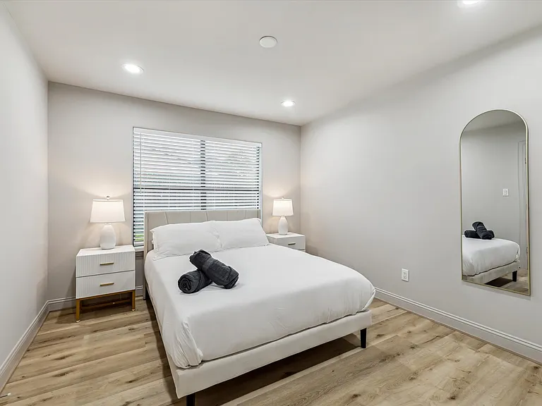 5615 Cerritos Dr — Photo 14