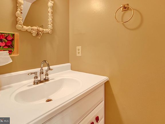 4th image of 15742 Piller Ln