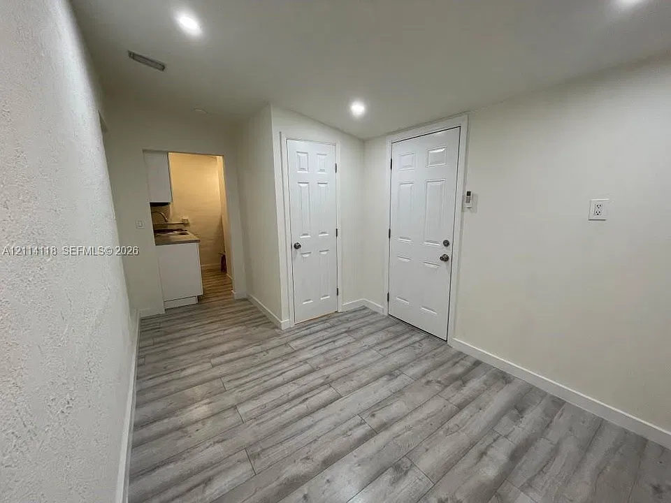 2484 SW 10th St #4