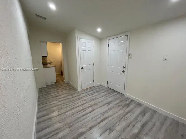 2484 SW 10th St #4, Miami, FL 33135