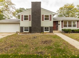 1649 Bluebird Ln, Munster, IN