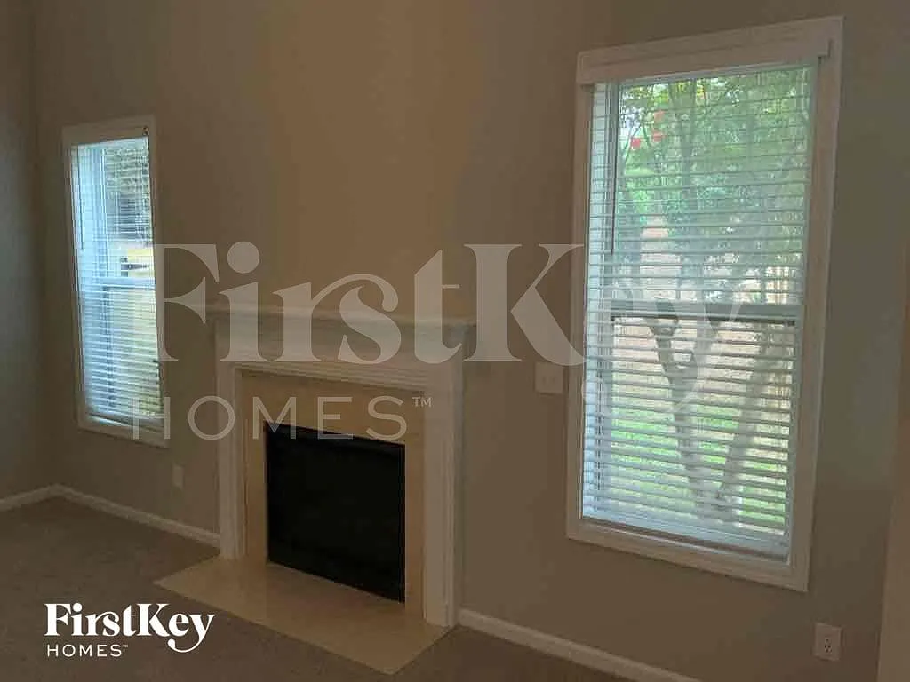 4 bed, 2.5 bath, 2463 sqft, $2,480 — Photo 4