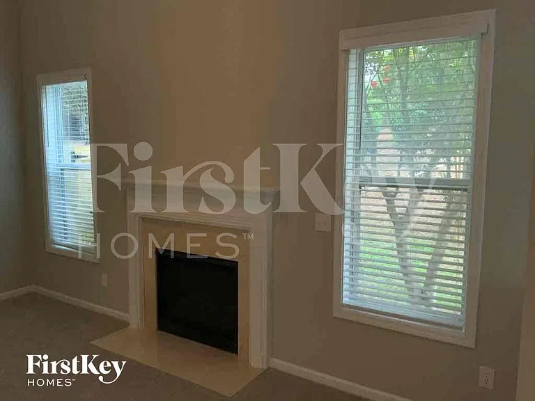 5952 Park Bend Ave — Photo 4
