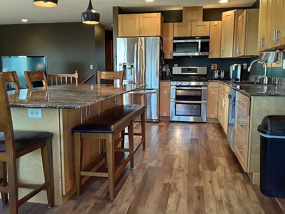 Granite/Solid Maple Cabinets