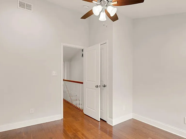 304 S Chapel St — Photo 11