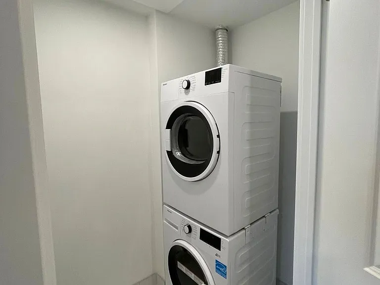 395 Bloor St E #2011 — Photo 14