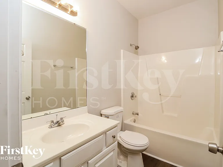 708 Hawthorn Ridge Dr — Photo 16