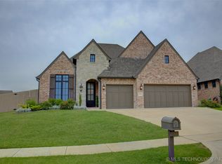 8742 S Olympia Ave, Tulsa, OK 74132