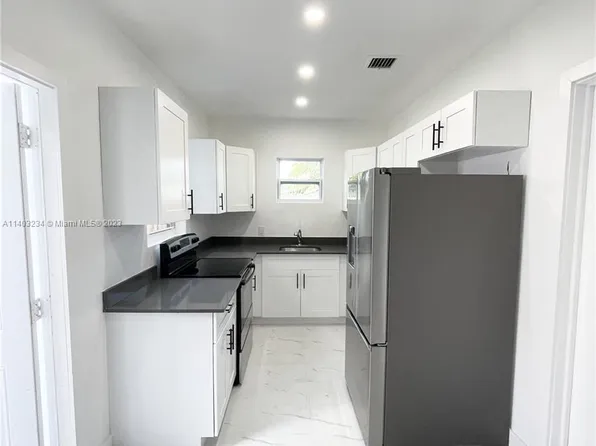 2211 NW 82nd St, Miami, FL 33147