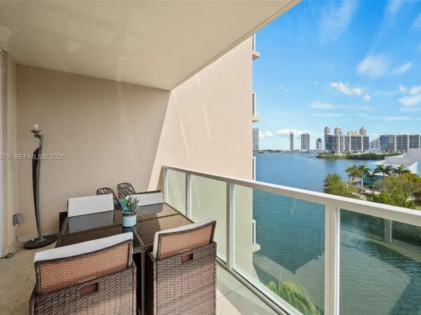 3330 NE 190th St APT 717, Miami, FL 33180
