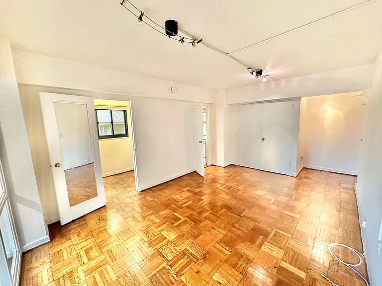 2141 I St NW #402 — Photo 5