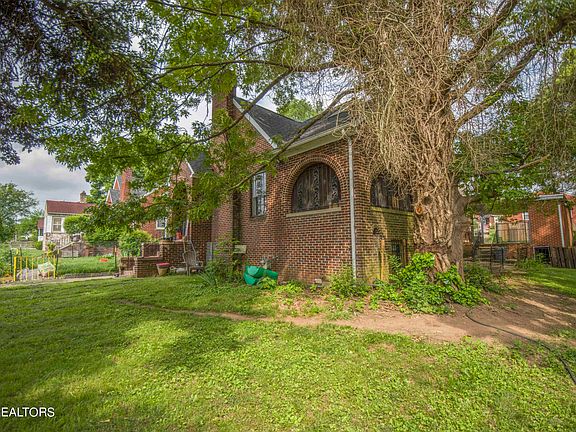 3rd image of 2723 Parkview Ave
