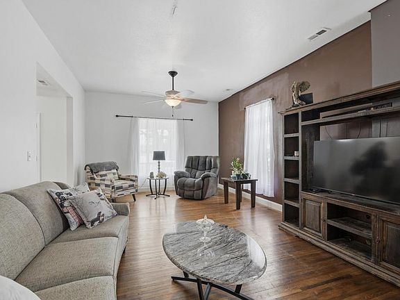 3rd image of 625 N Moffet Avenue