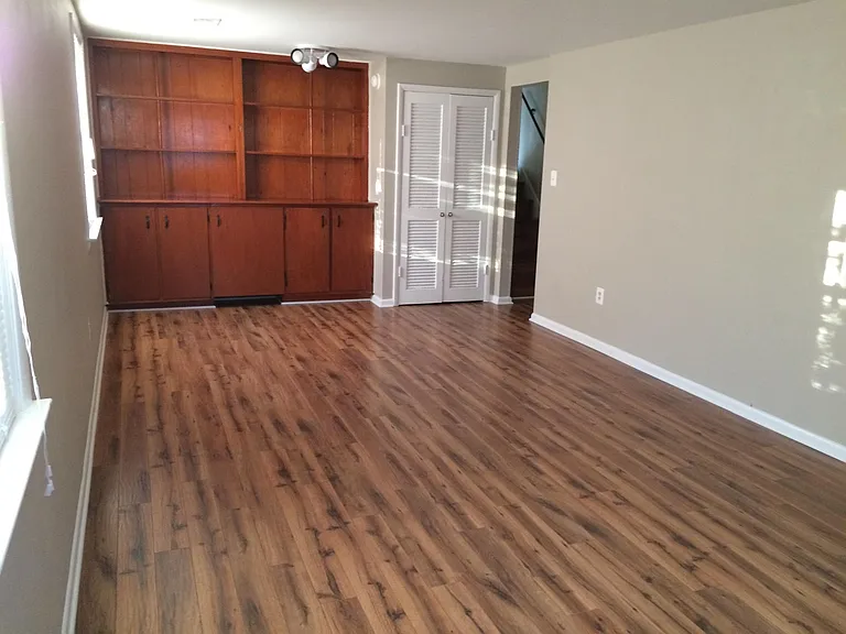 1103 Playford Ln — Photo 16