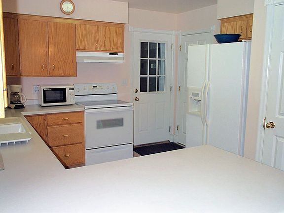 Kitchen features pantry and garage access.