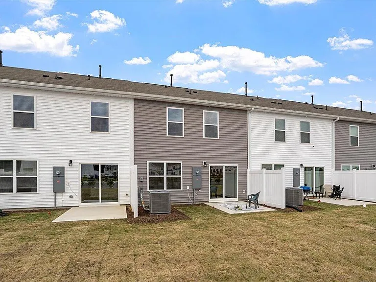 24 Red Clover Dr — Photo 6