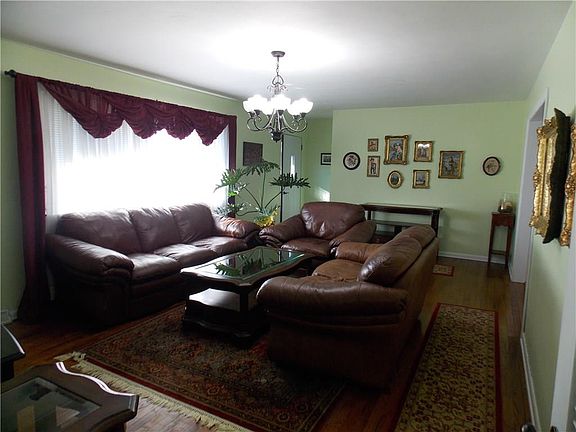 5th image of 1700 W Godfrey Ave