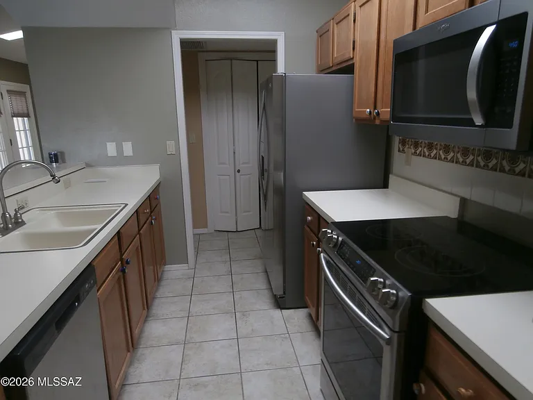 870 W Calle De Emilia — Photo 16