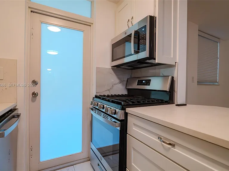 921 Jefferson Ave #3C — Photo 8