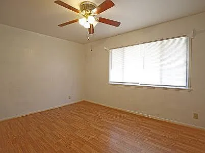 1933 Shipway Ave — Photo 2