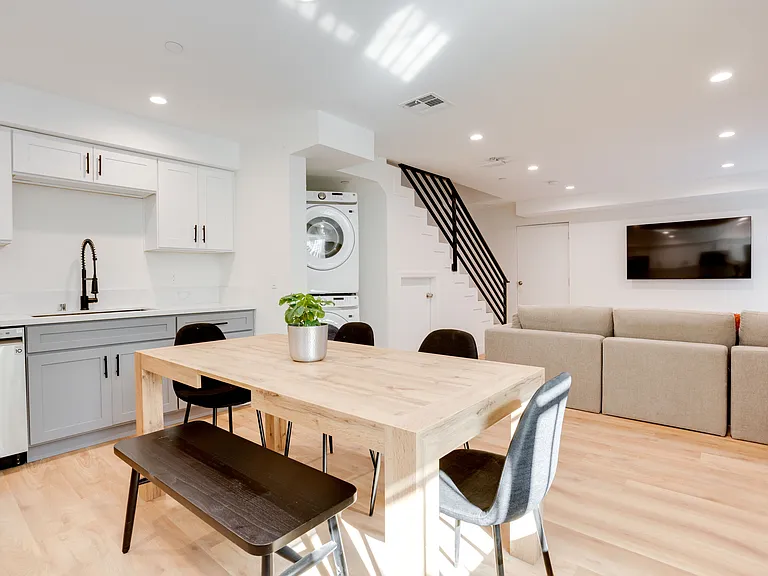 1224 W 37th Pl — Photo 5