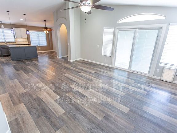 5th image of 3322 W Gary Dr