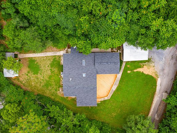 2nd image of 320 Schrader St